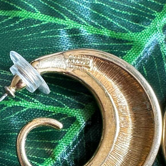 BOGO FREE MONET ENAMEL EARRINGS SWIRLS CREAM - Picture 6 of 6